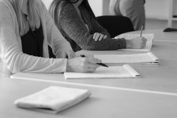 Dépasser les Barrières du Leadership Féminin grâce à la Formation : Le Guide Indispensable